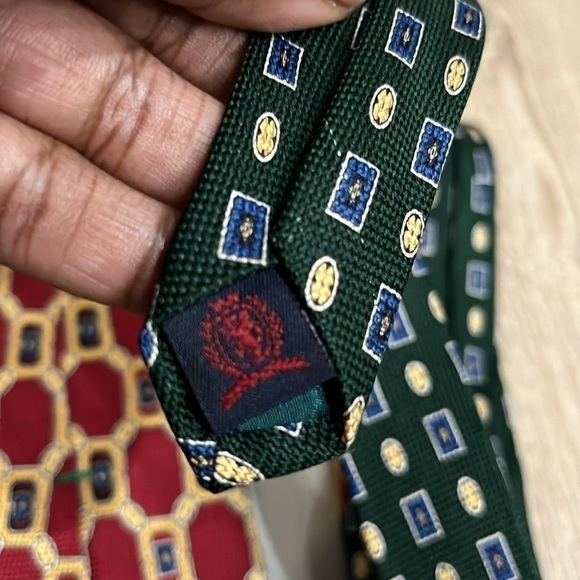 Tommy Hilfiger Mens 100 Silk Necktie Tie Burgandy Green With Logo Patterns - Picture 6 of 8